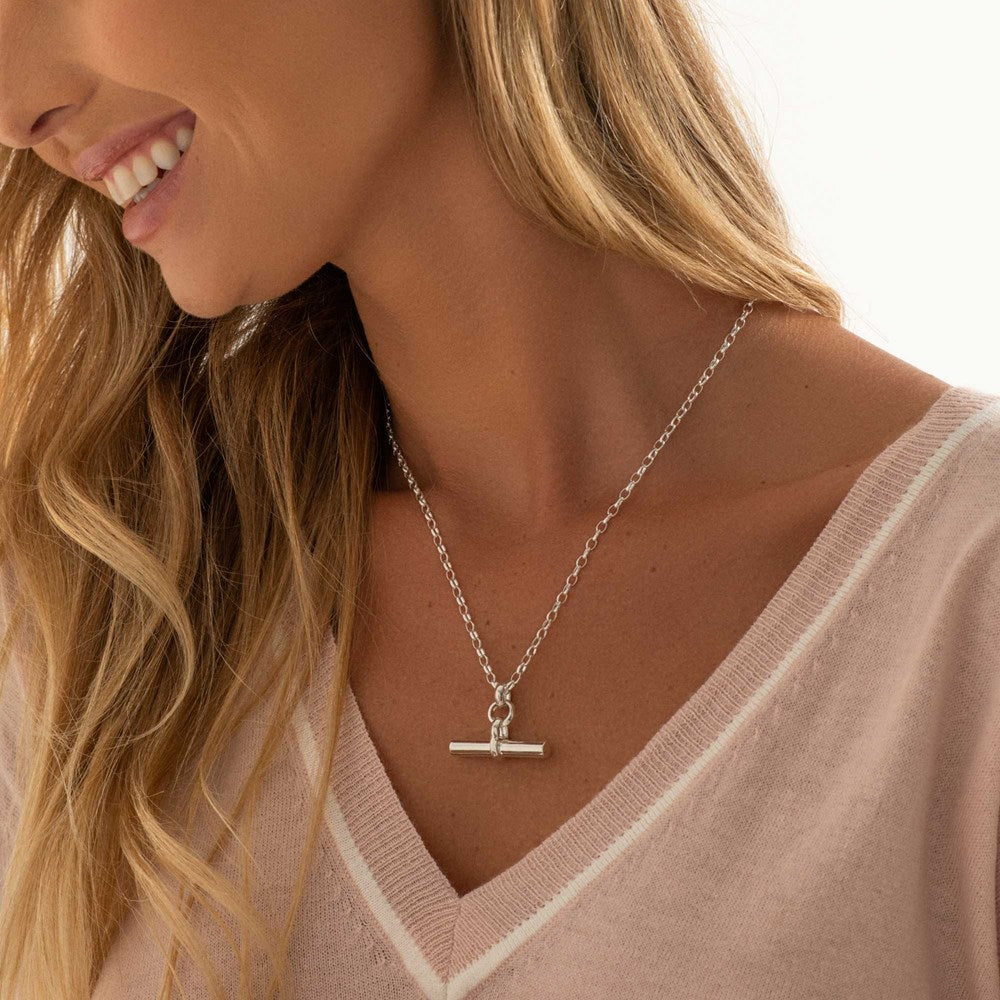 A silver T-bar chain necklace with a belcher chain and a polished finish, this classic retro style takes us back to a time of timeless elegance.